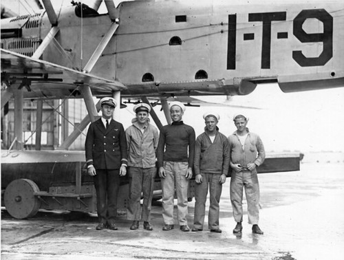 Pictionid65221845 - catalogyoung0010 - title douglas dayton-wright dt-2 a-6094 vt-1 with crew young is second from right nas hampton roads c1924 -