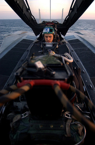 Pictionid64712013 - catalog050120-n-2984r-109.bmp - title grumman carrier ops