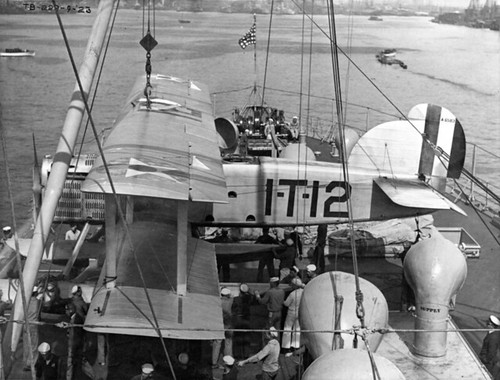 Pictionid65222612 - catalogyoung0050 - title douglas dt-2 lowe-willard-fowler built a-6583 vt-1 1-t-12 on board uss wright av 1 for repairs - f