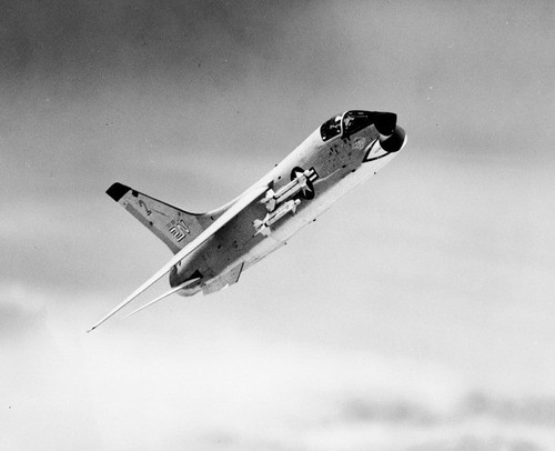 PictionID:43266748 - Catalog:16_003905 - Title:F-8D US Navy photo - Filename:16_003905.TIF - -