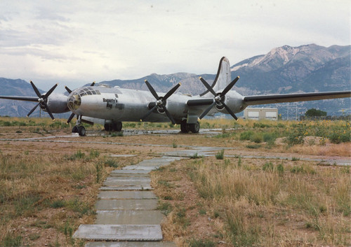 Pictionid73381964 - catalogkemp00084 - title--boeing b-29 superfortress stored in desert