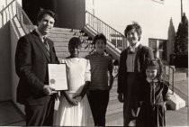 Mayor Spotswood rewarding Mt. Carmel students, 1984