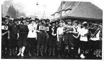 Women in knickers at the start of the Women's Dipsea Hike, 1920