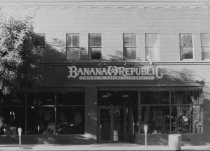 Banana Republic, 1984