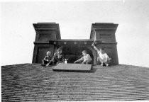 Mill Valley Summit School roof with students on Armistice Day, 1918