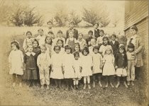 Homestead School students and teacher, 1916