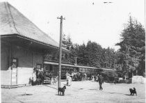 North Shore Railroad communter train at the Depot (3rd) station,1906