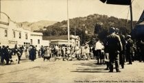 Lytton Square during Dipsea Race, early 1900s