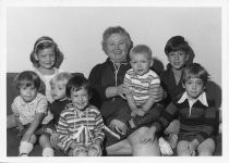 Isabel Kauer and children, 1980