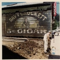 Davy Crockett Cigar ad at 110 Throckmorton Avenue, 1966