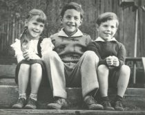 Abby Wasserman and siblings at 101 Reed St. Mill Valley, circa 1946