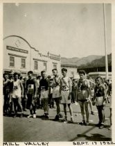 Dipsea Race runners in Lyton Square, 1922