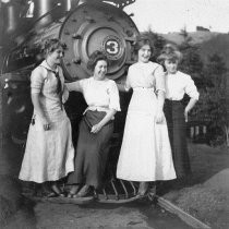 Women posing with the Mt. Tamalpais and Muir Woods Railway engine no. 3, 1912