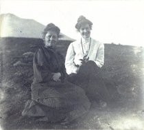 Agnes Lundquist and Mrs. Sackse, 1908