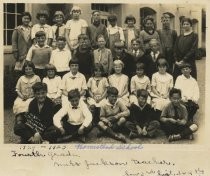 Mill Valley Homestead School 3rd & 4th grade class, 1924-1925