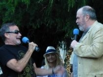 Robin Williams addressing the MC in Depot Plaza, 2012