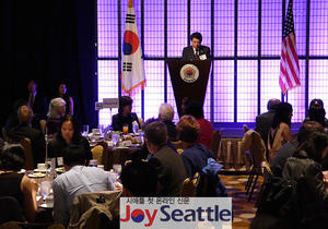 Photography Exhibition and reception, Grand Hyatt Seattle, 2014