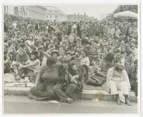 Crowd facing the main stage, Civic Center