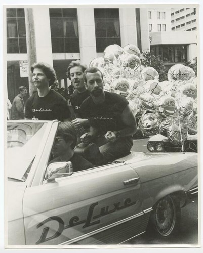 "DeLuxe, the Bar at Haight and Ashbury" float, Market St