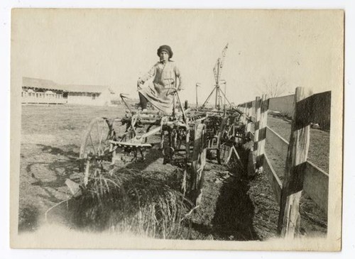 Agricultural worker operating machinery in Tulare County, 1915