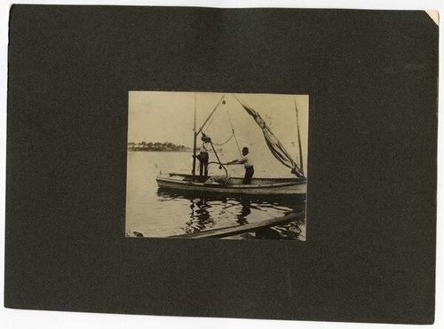 Fishermen preparing to lower deep-water tongs into the San Francisco Bay