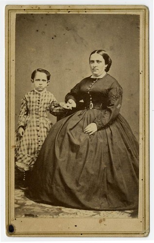 Ysabel del Valle with child