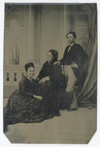 Ulpiano F. del Valle with mother and sister