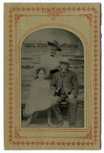 Reginaldo F. del Valle with his wife and daughter Lucretia