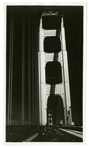 Golden Gate Bridge construction, finishing road span