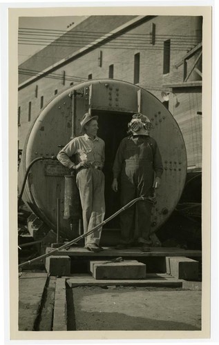 Golden Gate Bridge construction, man with bridge diver