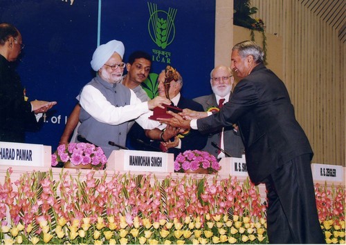 Gurdev Khush and Manmohan Singh