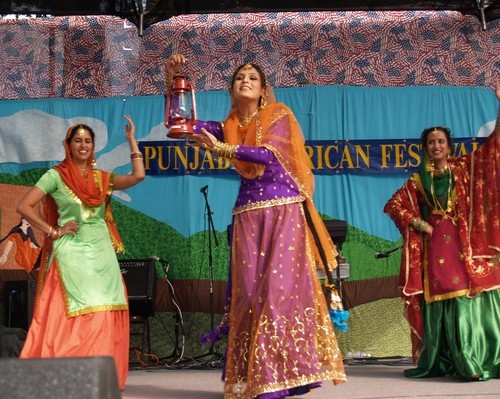 Adult Giddha Performance