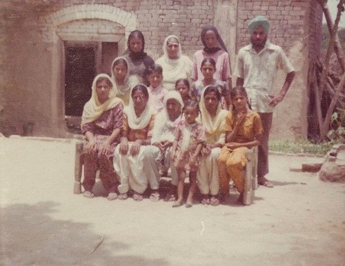 Amar Kaur Group Photo In India