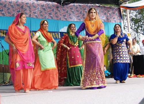 Adult Giddha Team Performers