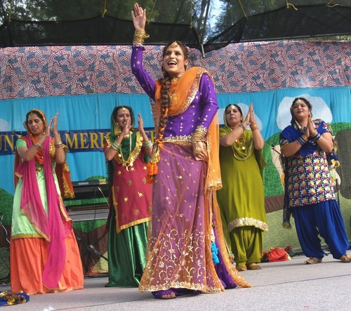 Adult Giddha Performers