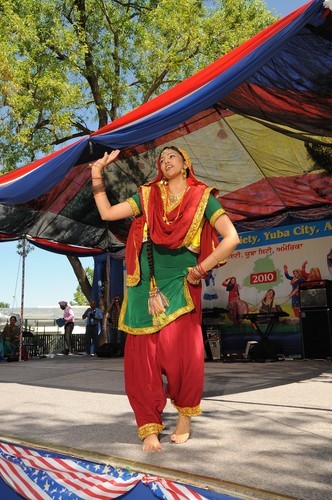 Adult Giddha Performer