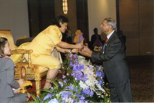 Gurdev Khush Receives an Award