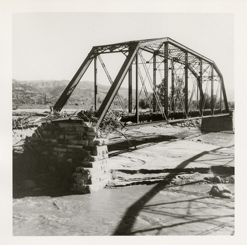 Sespe Railroad Bridge, 1969 Flood