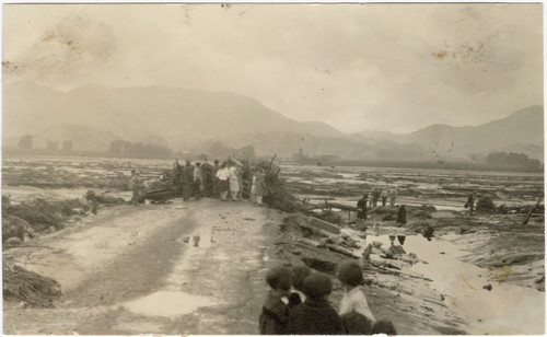 Crowd Looking Over Saint Francis Dam Debris, Santa Paula