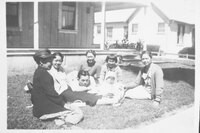 Anna Inadomi With Mother and Siblings