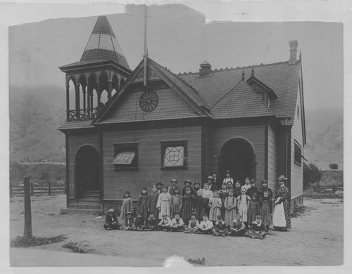 Old Sespe School and Pupils