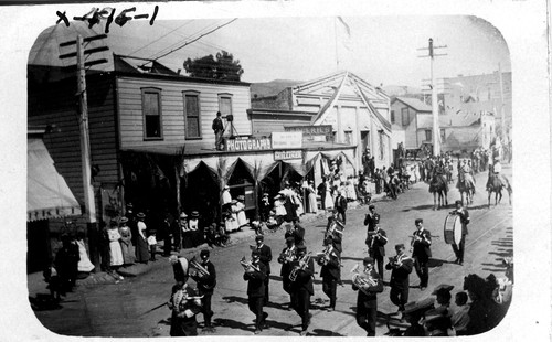 Main Street, Ventura Parade