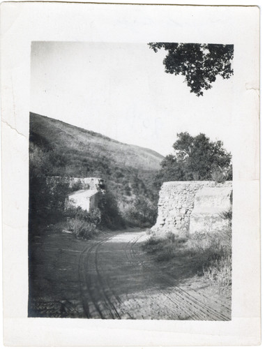 Cañada Larga, Mission Aqueduct