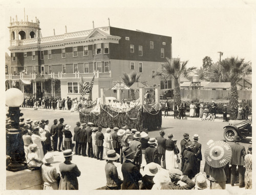 Parade along C Street, Oxnard Chamber of Commerce Float