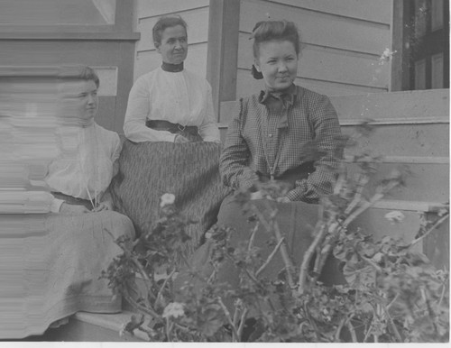 Janet Scott Cameron With Mother and Sister