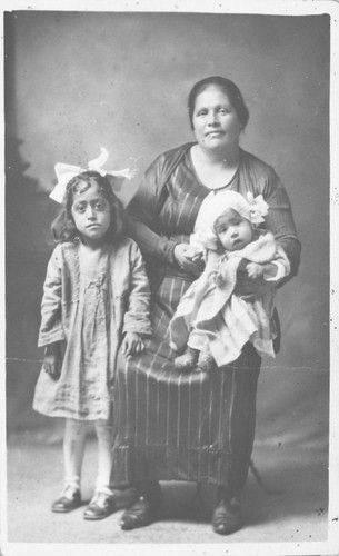 Macaria Lopez and Grandchildren