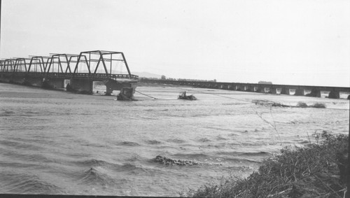 Santa Clara River Bridge, Missing Section