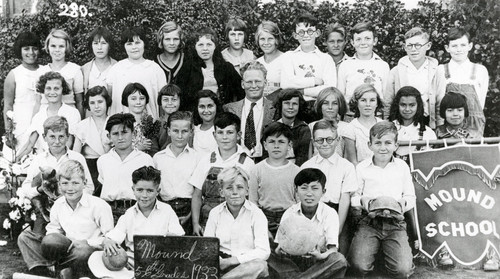 Mound School, 5th and 6th Grades, 1933