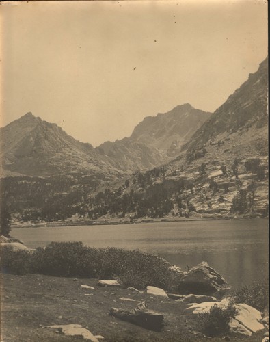 Lake and Moutntains