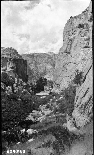 High Sierra Trail Investigation, in the chute looking west to the upper end or jump-off